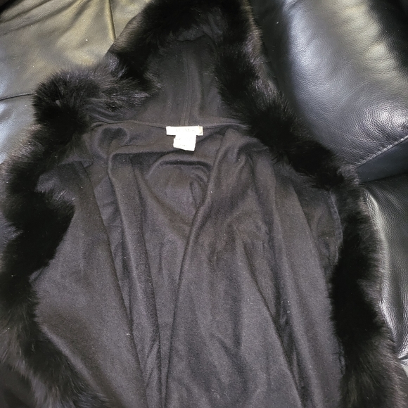 Max Mara (Italy) Cashmere Fox Shawl - Picture 5 of 5